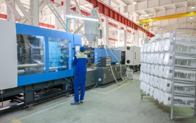 Comparing Plastic Injection Molding and Extrusion Molding